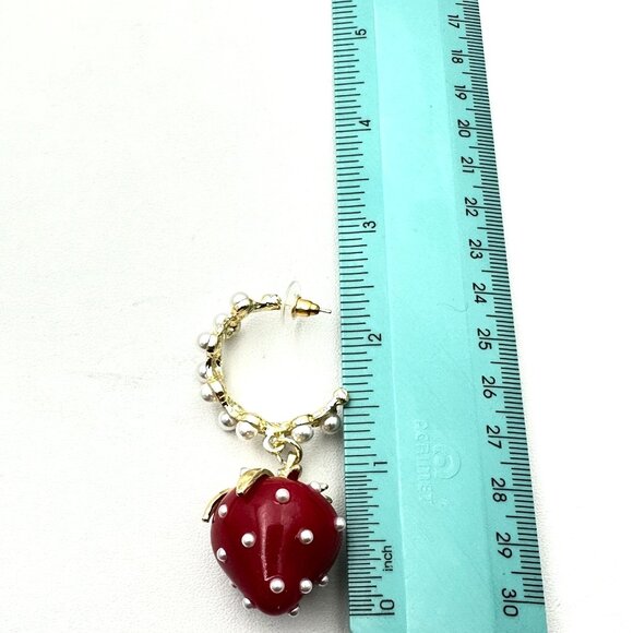 Womens Earrings Pierced Red Strawberry Faux Pearl Gold Tone Chandelier - Picture 4 of 4